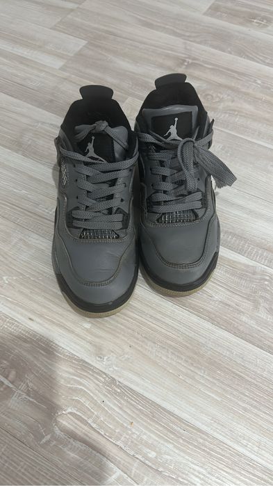 Кроссовки JORDAN 5000 тг. и др.