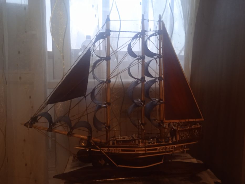 Сувенир корабль.