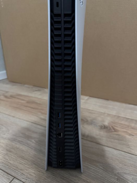 PlayStation 5 + 2 геймпада + 8 игр | Отличное состояние