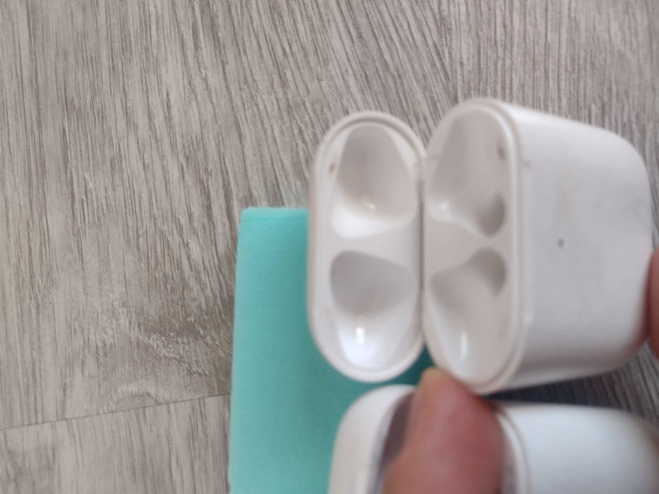 Apple Airpods Wireless Charging Case зарядна кутия A1938
