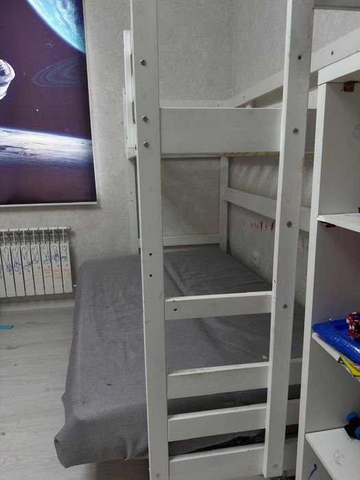 Двухъярусная детская кровать