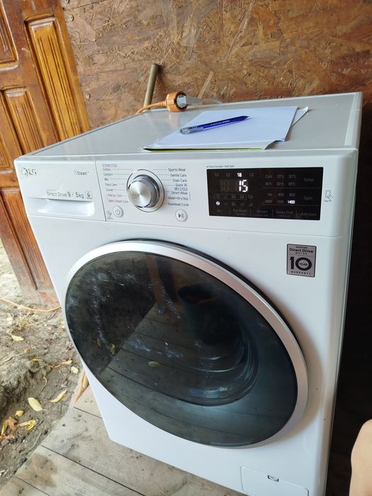 Vând mașină de spălat cu uscător incorporat LG 9kg