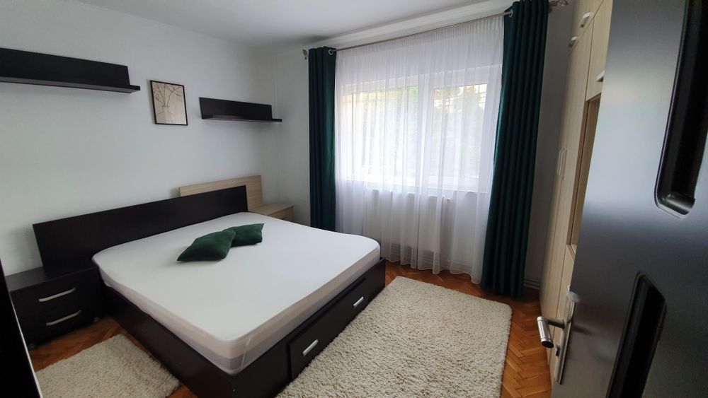 Apartament 3 camere, et.1/4, Str.Traian Vuia, intre P-ta Crang si Spiru Haret.