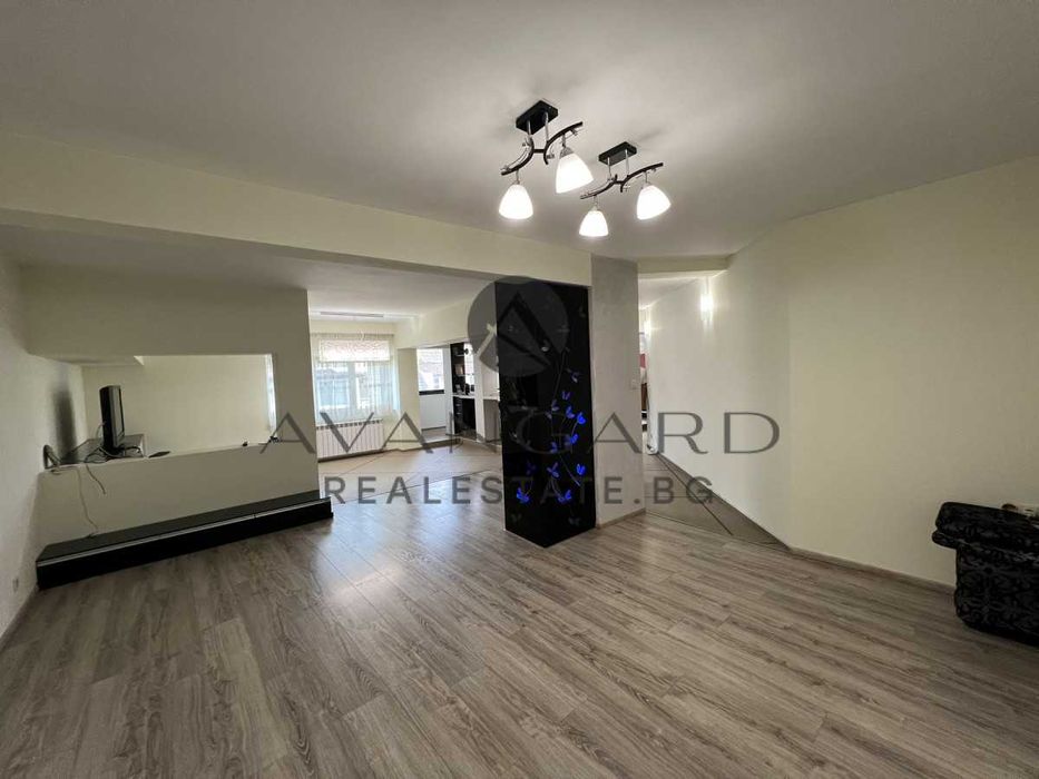 Продава се Тристаен апартамент в Пловдив, Кършияка - 140 кв.м за 1800 €/кв.м - Снимка #3