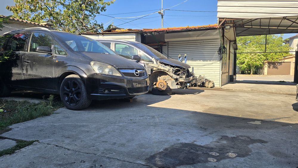 Opel Zafira B на части
