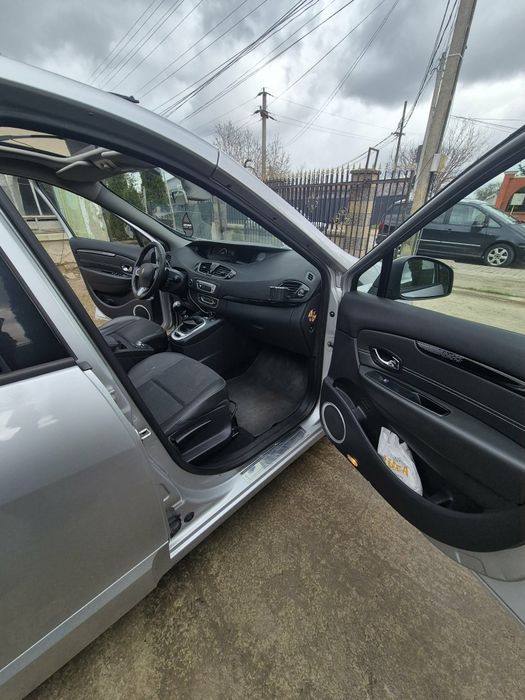 Renault Scenic  2012