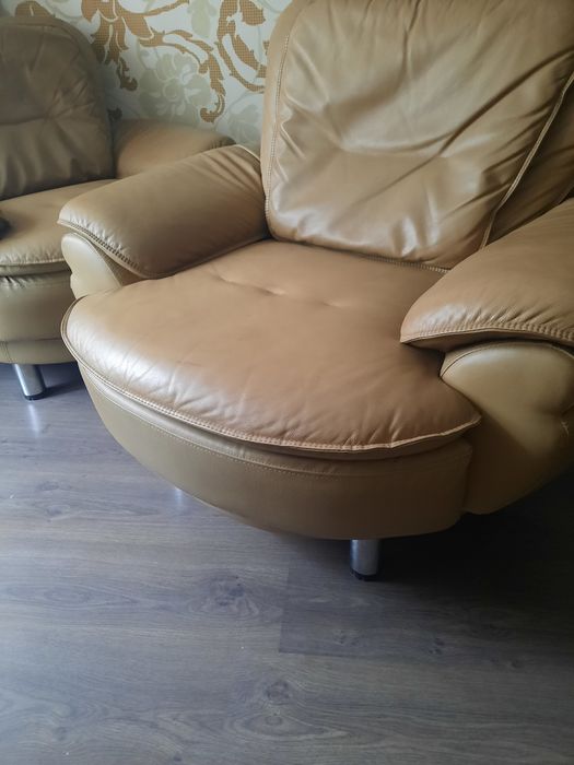 Диван и два кресла продам