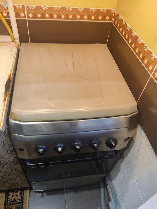 Продам газовую плиту.