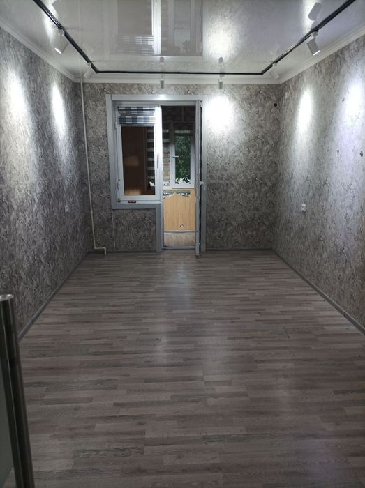 Офис сотилади з хона