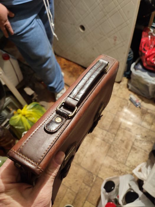 Продам портфель.