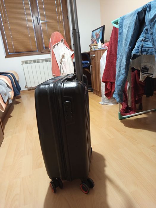 Продавам куфар за пътуване