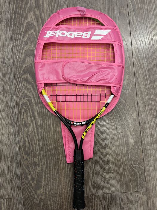 Продам теннисную ракетку