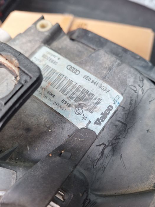 Продавам Фарове ауди А4 В6 Цената е за двата фара.