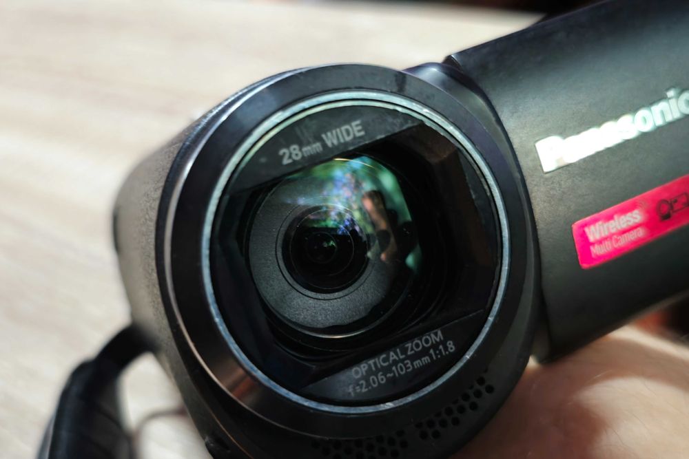 Cameră video Full HD HC-W580 + trepied și card SD 128 GB