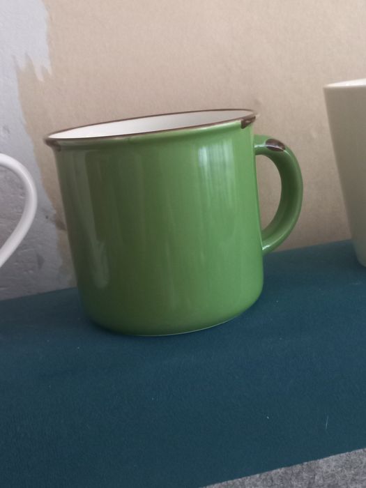 Очень  много бокалов для чая ! ! !