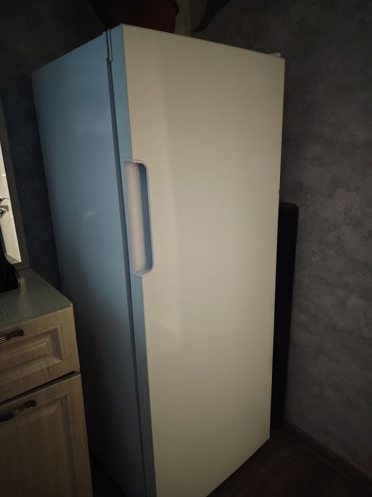 Продам морозильную камеру