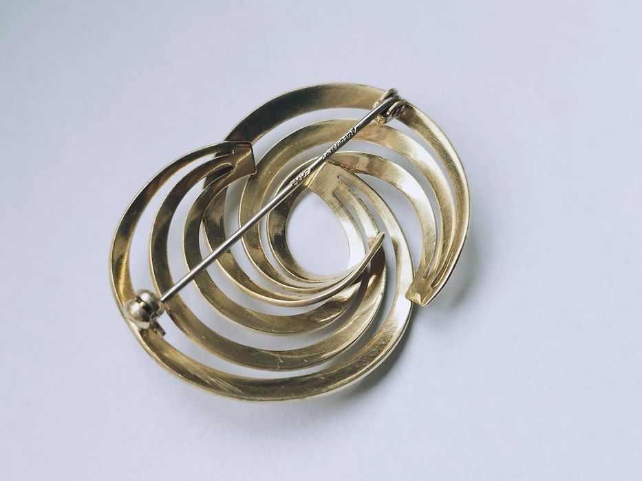 Veche brose placata cu aur, Amerikaner