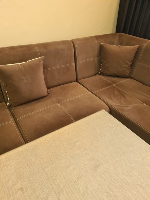 Продавам ъглова холова гарнитура  555  евро