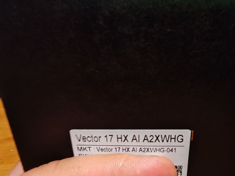 Laptop MSI Intel 9 275 hx placa video 5070 ti