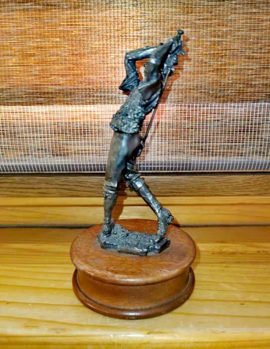 Фигура бронз играч на голф скулптура бронз дърво зелен плюш колекция