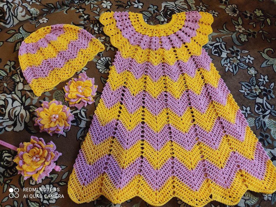 Платья и шапочки для девочек