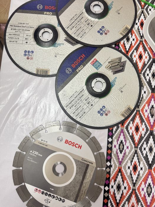 Есть метальные диски и алмазные диски