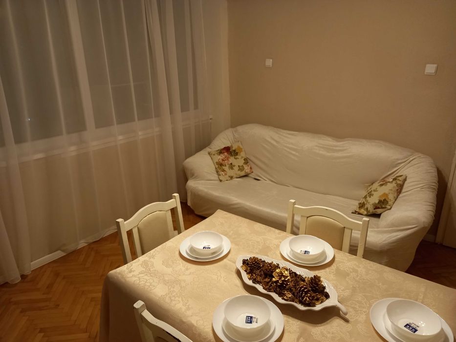 Дава се под наем Тристаен апартамент в Добрич, Център - 80 кв.м за 496.74 € - Снимка #1