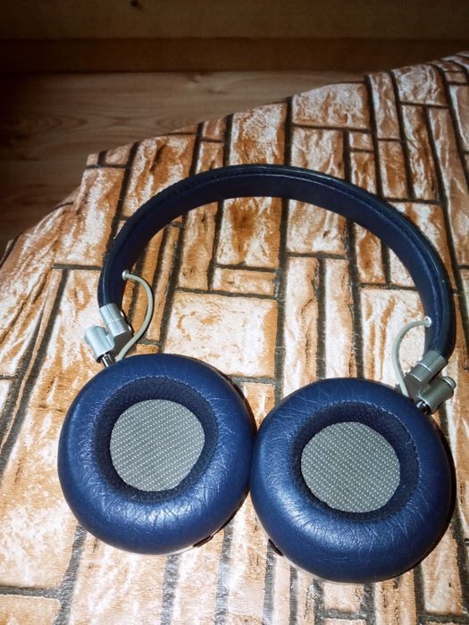 Master & Dynamic MH30 
Master & Dynamic MH30
