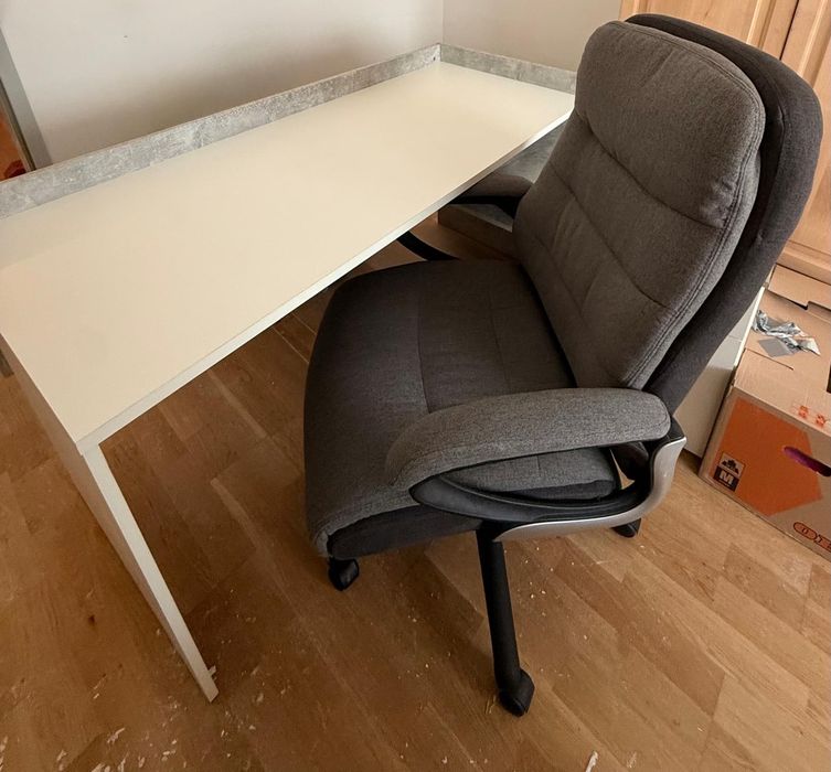 Бюро със стол за бюро