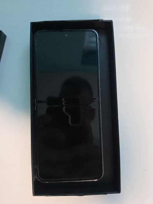 Samsung Gakaxy Zflip 5 + case