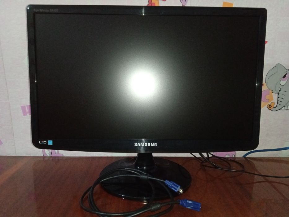 Монитор Samsung Full HD 22 дюйма