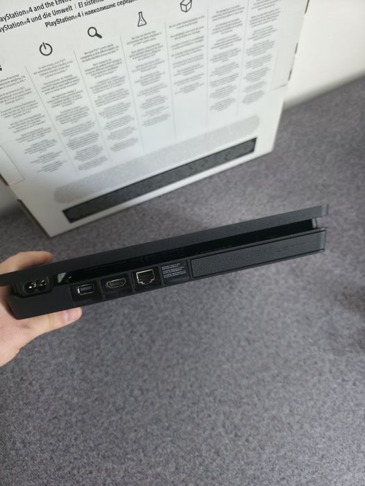 Ps4 Slim 2 controllere + 47 jocuri