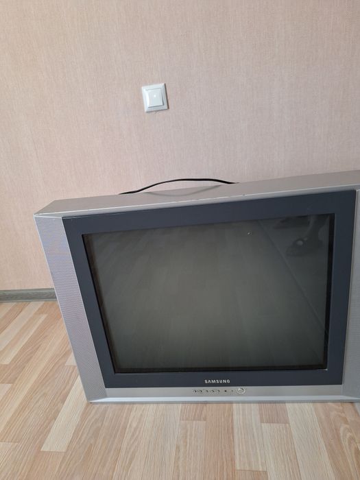 Телевизор, в рабочем состоянии