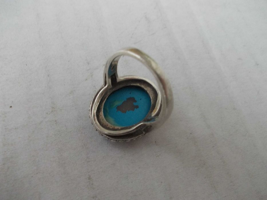 Inel vechi din argint cu piatra vopsita