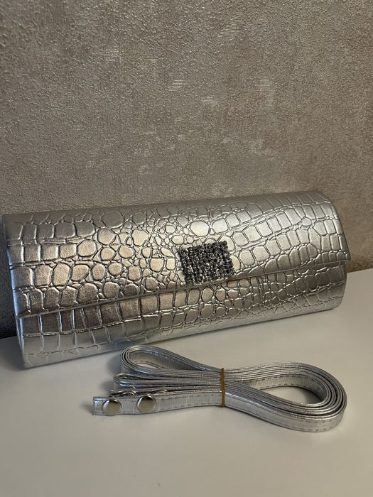 Продам серебристый клатч