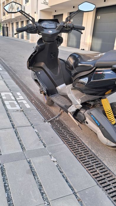 Скутер Aprilia SR