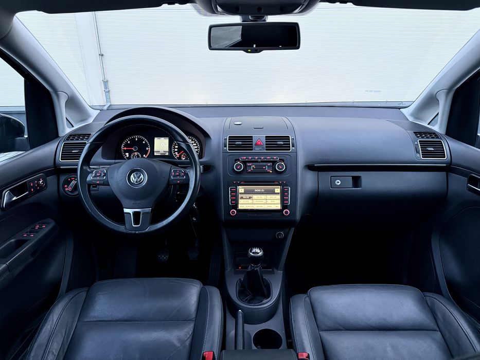 VW Touran 2.0 TDI, 7 locuri, Facelift, Piele, Panoramic, Navi!