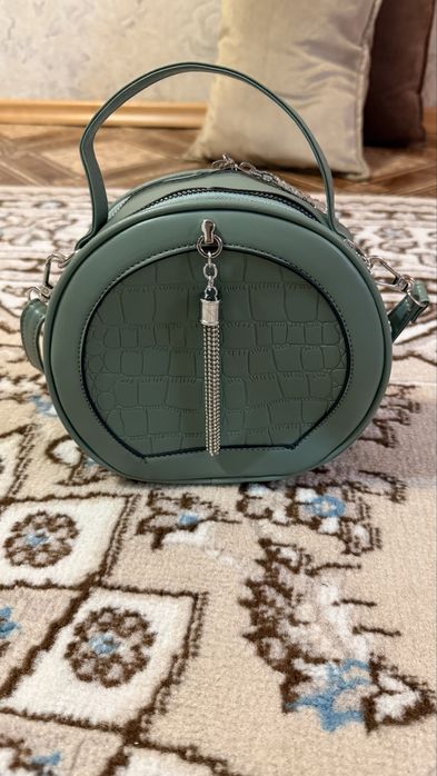 Стильная круглая сумка через плечо, зеленый цвет