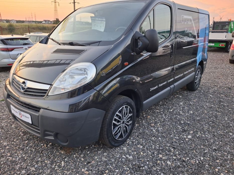 Opel Vivaro ( Renault Trafic )