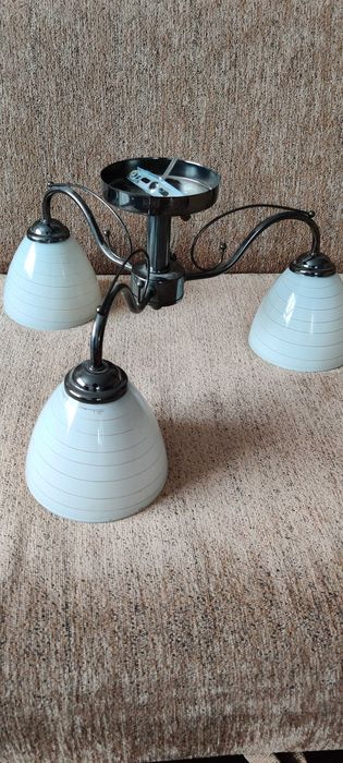 Продам люстру в отличном состоянии