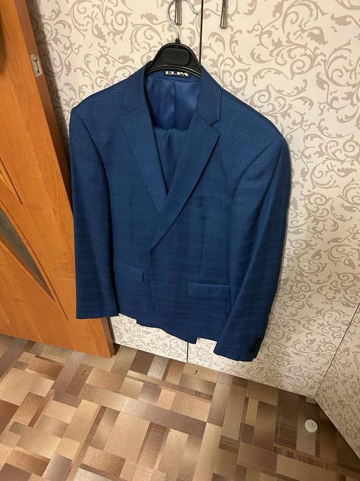 Синий мужской пиджак