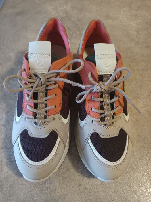 Маратонки ЕССО       .