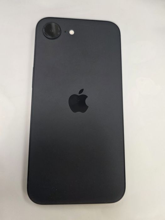16 e IPhone за части