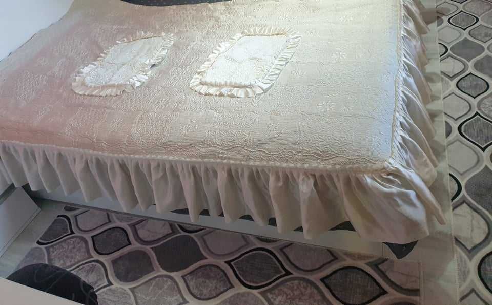 Луксозна сатенена ковертюра за приста