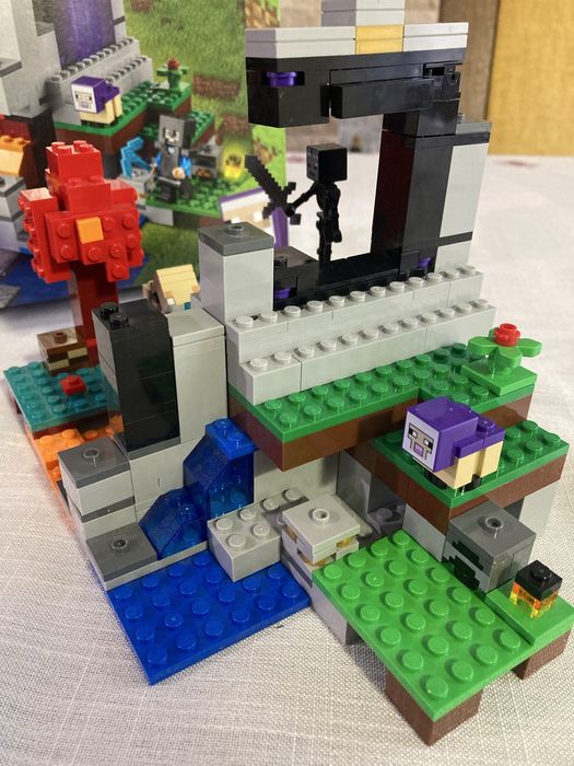 Lego minecraft 21172- Portalul ruinat