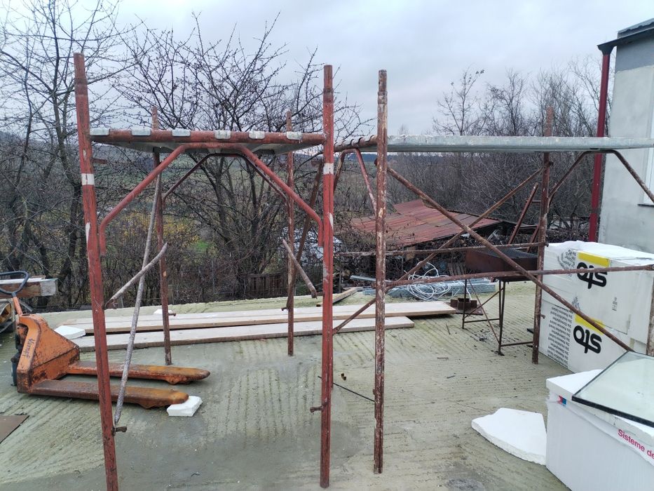 Vând schela in stare excelenta