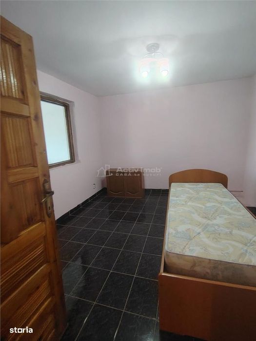 Etaj + Mansarda de vanzare | Targoviste - Zona Inspectoratului Scolar