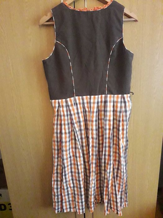 2 rochii traditionale sasesti