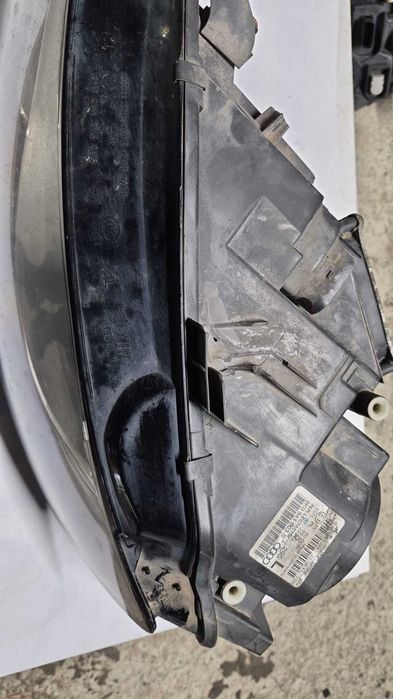 Far stg Audi A4, 2008-2011, urechea de sus ruptă 8K0 941 003 S