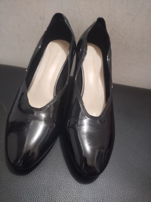 Продам женские туфли